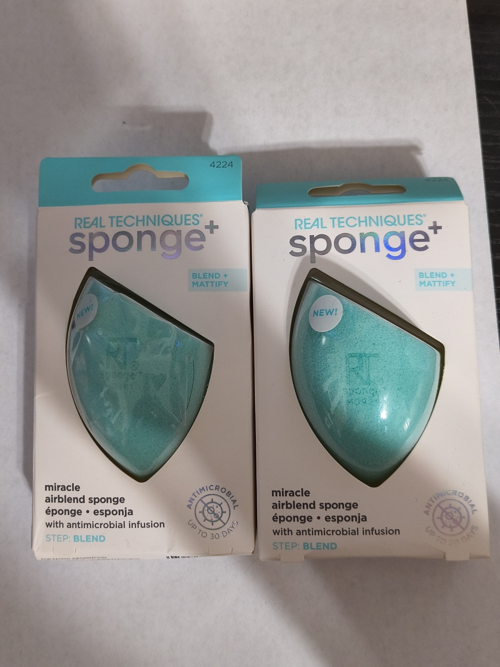 Real Techniques Sponge+ Miracle Airblend Makeup Sponge - Aqua Teal